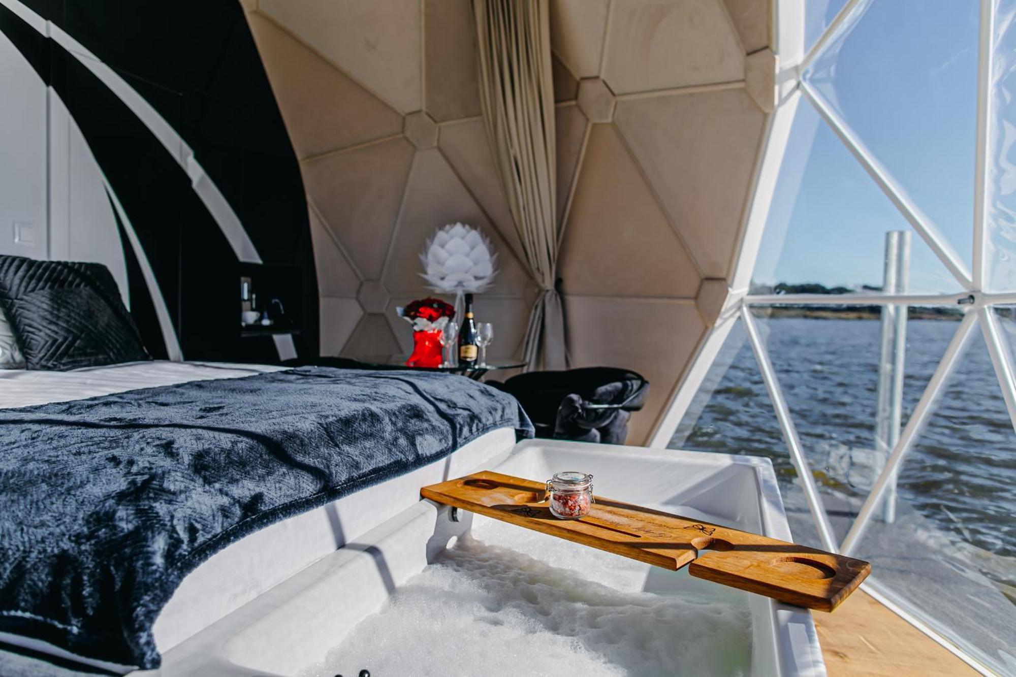 Grand Ht Houseboats - Domki Na Wodzie - Sauna, Jacuzzi, Kominek 미엘노 객실 사진