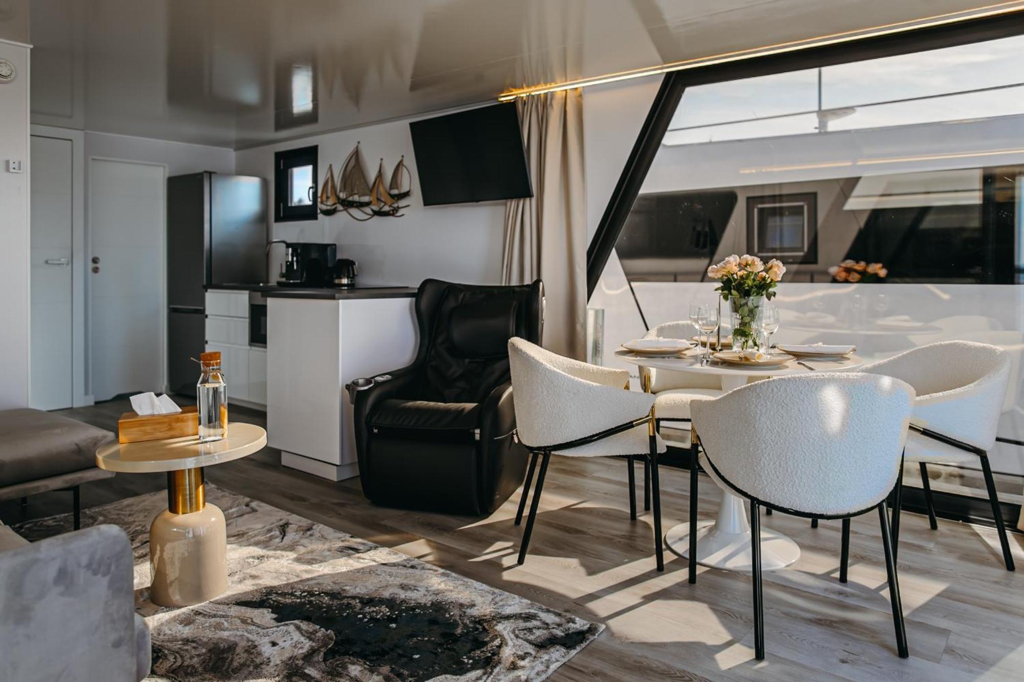 Grand Ht Houseboats - Domki Na Wodzie - Sauna, Jacuzzi, Kominek 미엘노 객실 사진